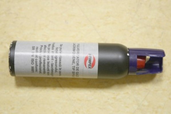 Un hoț i-a pulverizat SPRAY LACRIMOGEN în față unei persoane, la Constanța